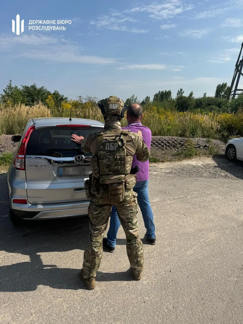 Чиновник високого рангу з Держпродспоживслужби у Львівській області вимагав хабарі від підприємців, що займаються імпортом квітів | УНН