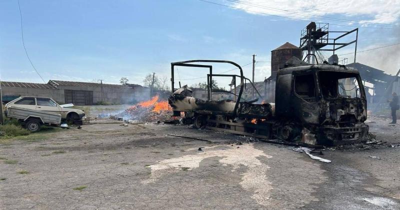 ЗС РФ здійснили удар по вантажному автомобілю, що перевозив гуманітарну допомогу: загинули співробітники Червоного Хреста (фото)